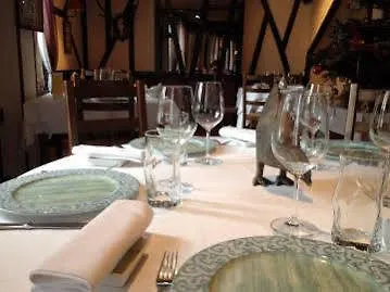 Hotel Du Lion D'or Beaumont-le-Roger